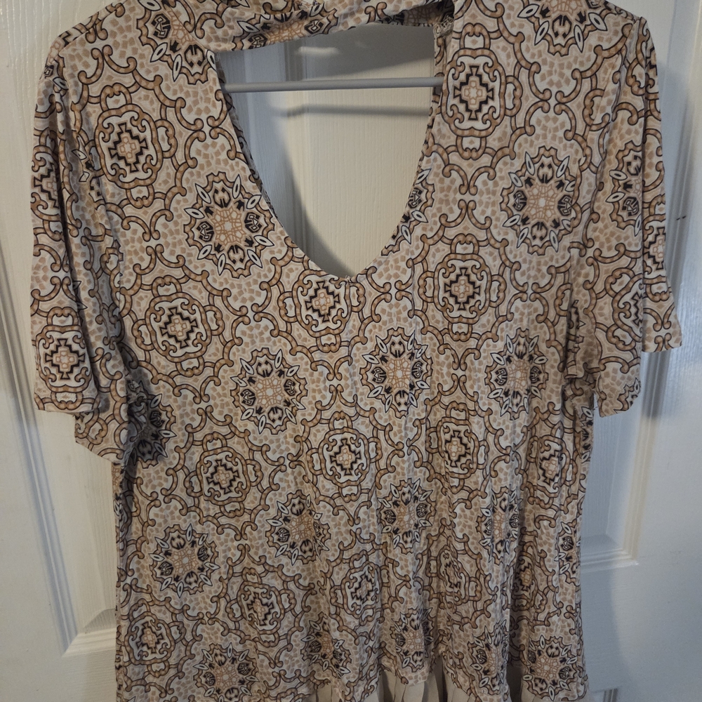 Cable & Gauge Geometric Print Blouse in Beige and Brown